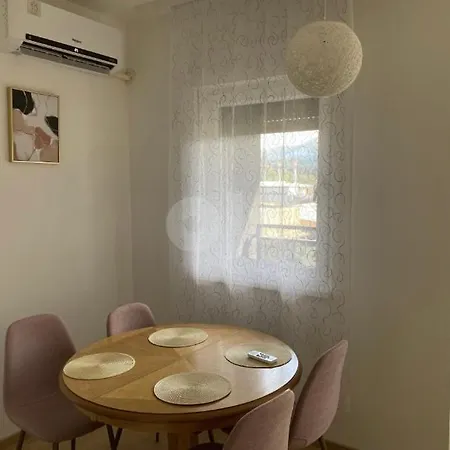 Moni Apartment *